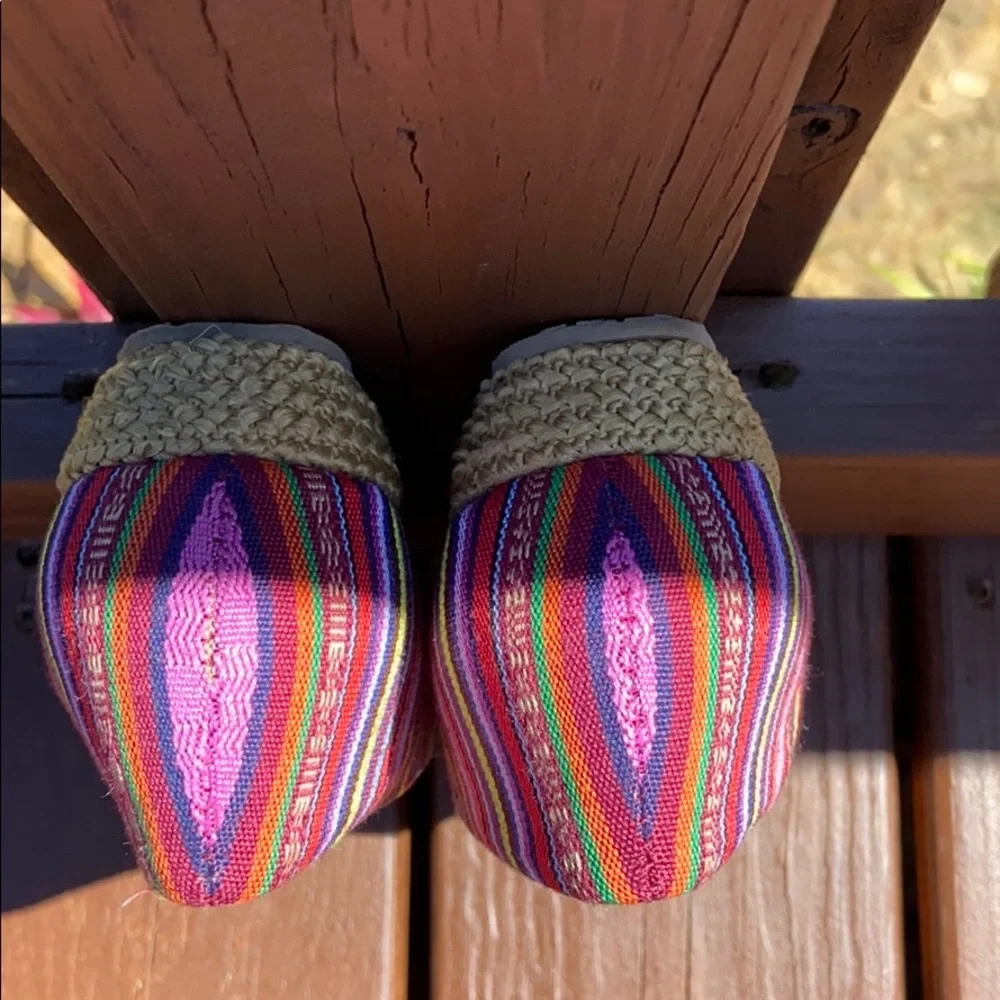 Beacon Women’s Phoenix Multi-colored Flats